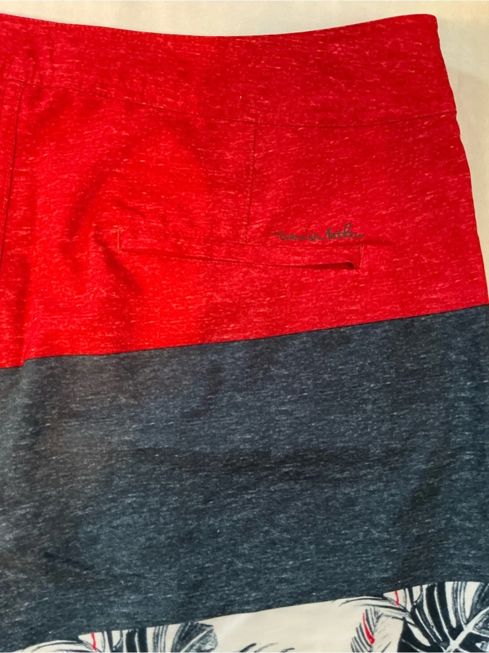 Travis Mathew Mens Red & Navy Blue Colorblock Swim Board Shorts Size Large